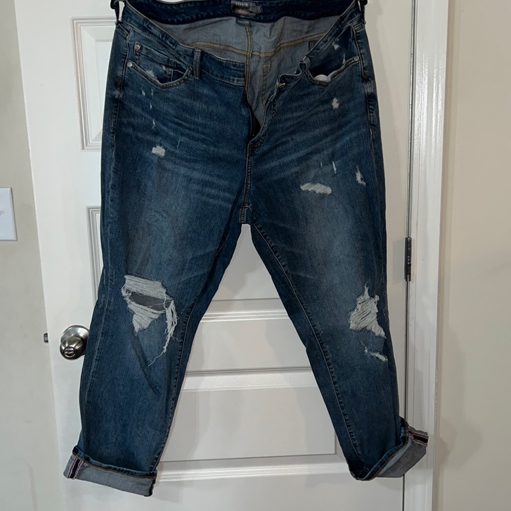 Gently used boyfriend straight leg jeans from torrid medium wash distressed